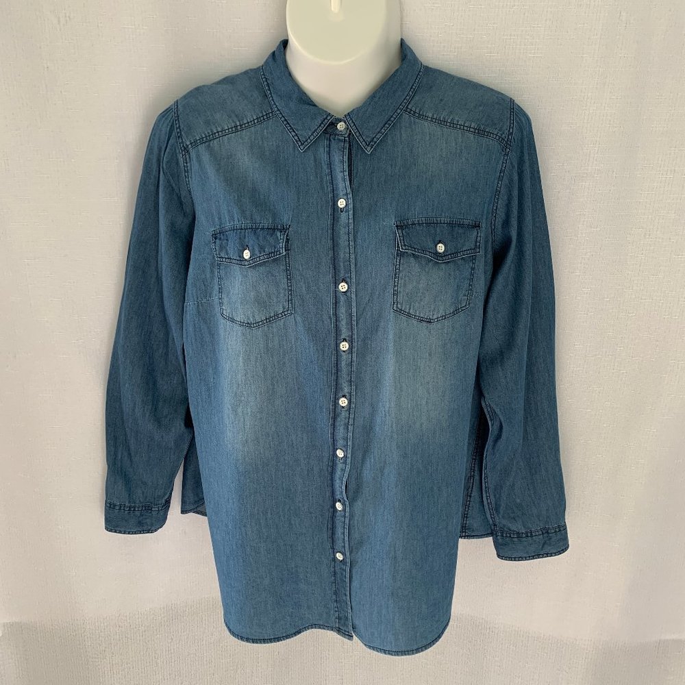 TORRID Medium Wash Button Front Long Sleeve Denim Shirt - Picture 1 of 5